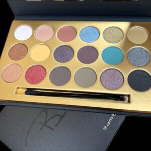 BeDenno 18 SHADES EYESHADOW PALETTE